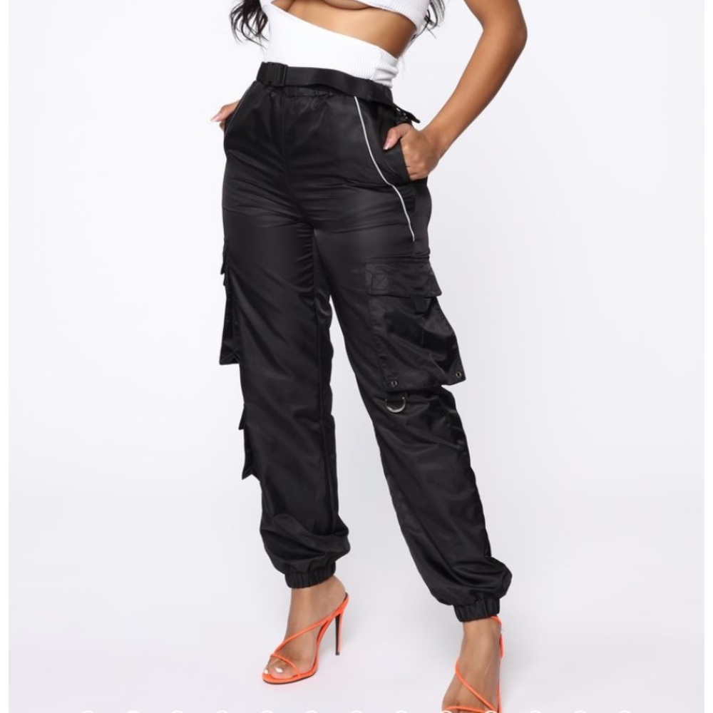 NEW Fashion Nova Swish Belted Cargo Joggers